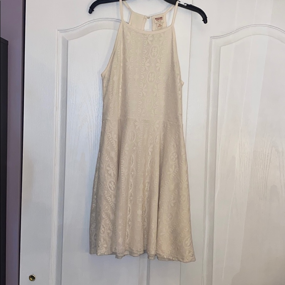 Beautiful beige dress!